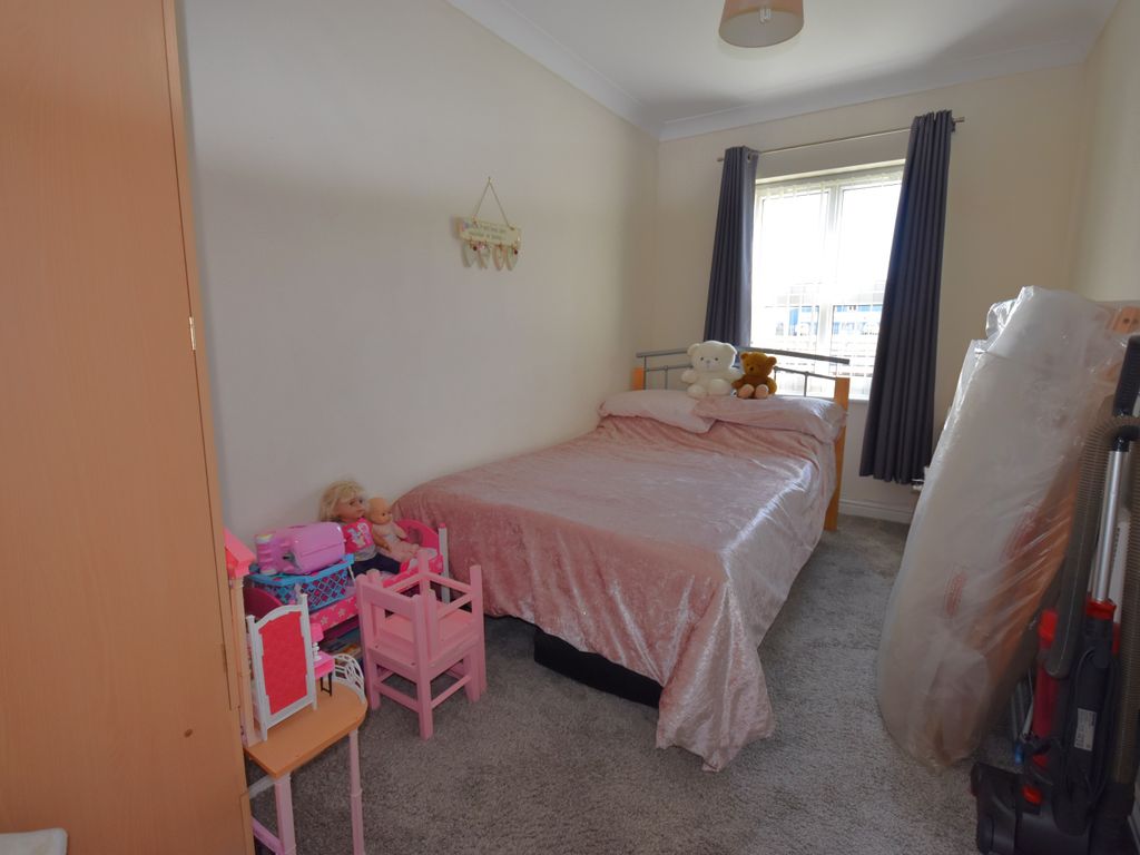 2 bed flat for sale in Squires Gate Lane, Blackpool FY4, £110,000