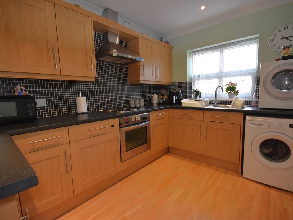 2 bed flat for sale in Squires Gate Lane, Blackpool FY4, £110,000