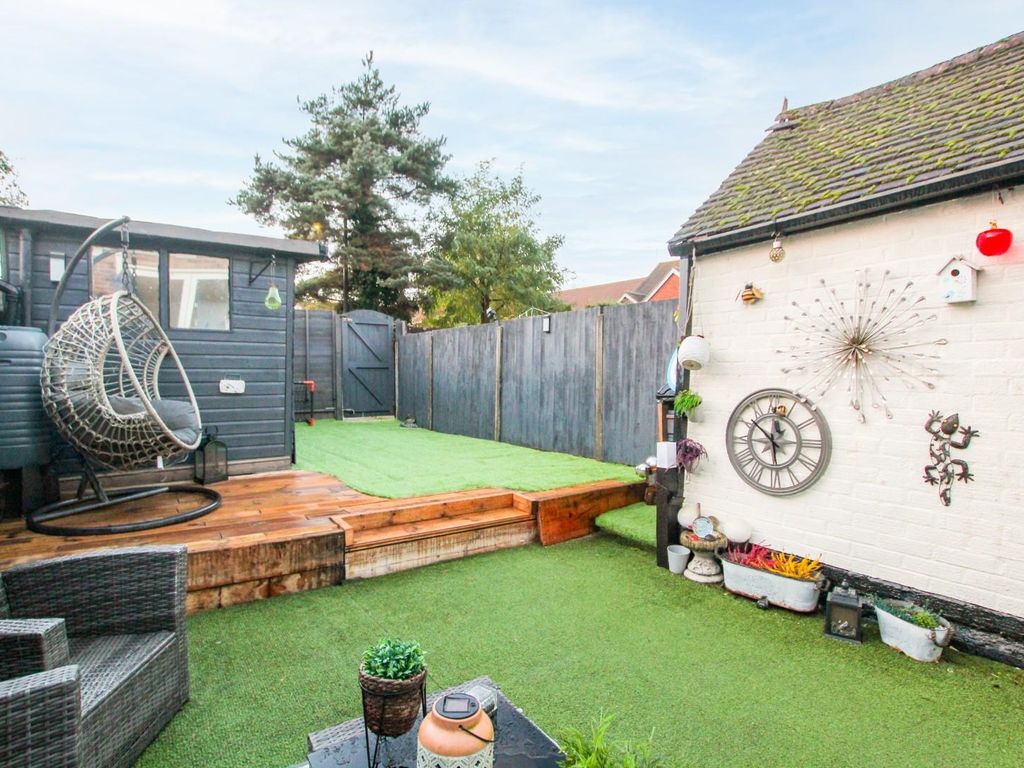 3 bed terraced house for sale in Reach Green, Heath And Reach, Leighton Buzzard LU7, £300,000