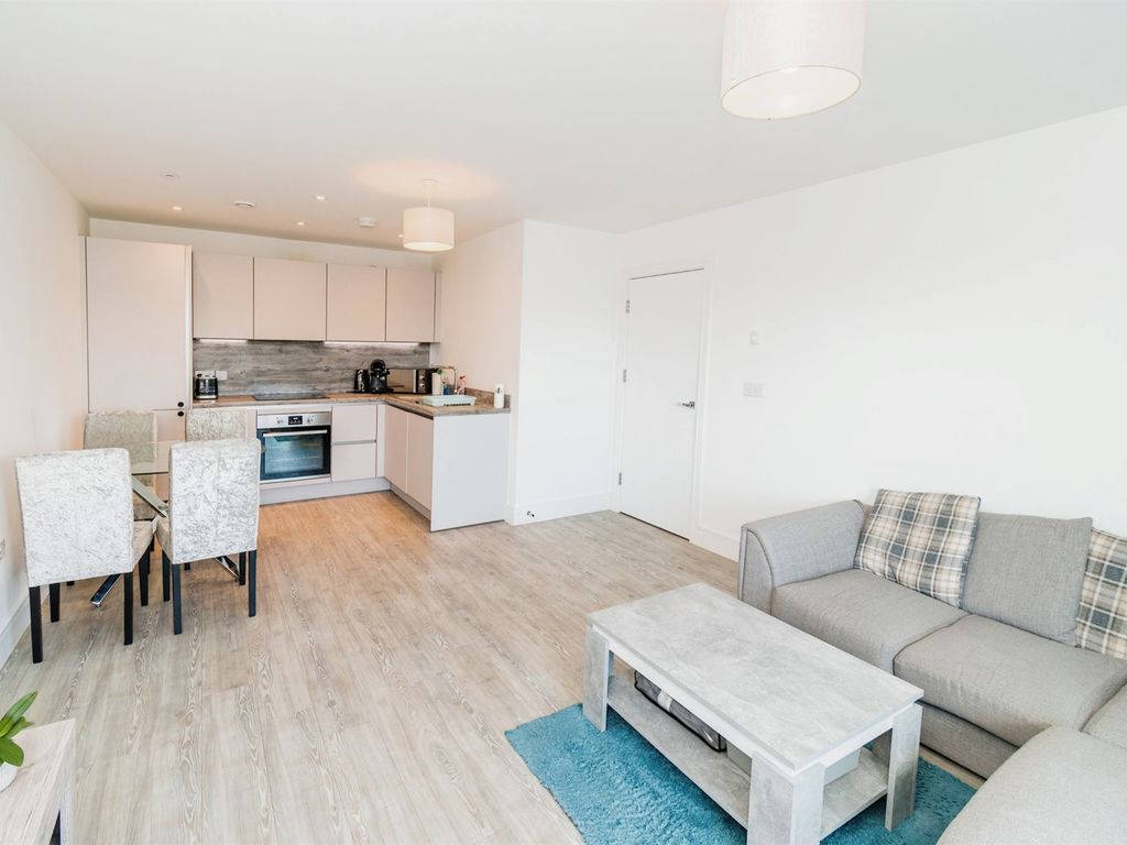 1 bed flat for sale in Meridian Way, Southampton SO14, £187,500