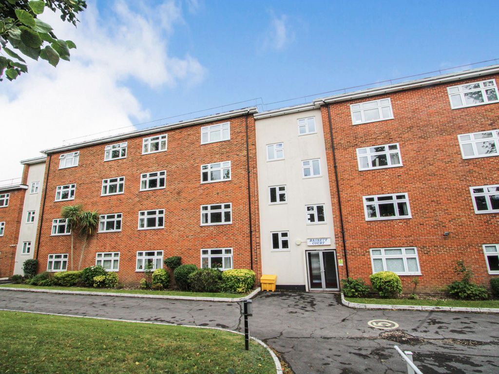 2 bed flat for sale in Bassett Avenue, Hampshire SO16, £200,000