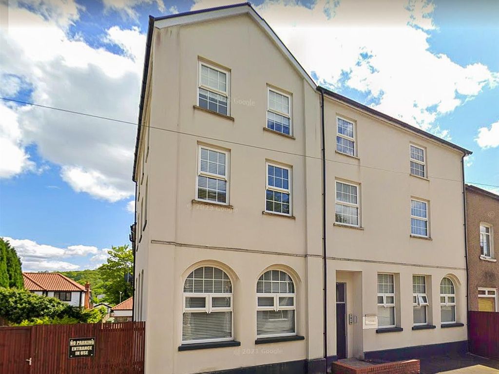 1 bed flat for sale in Gladstone Street, Cross Keys, Newport NP11, £110,000