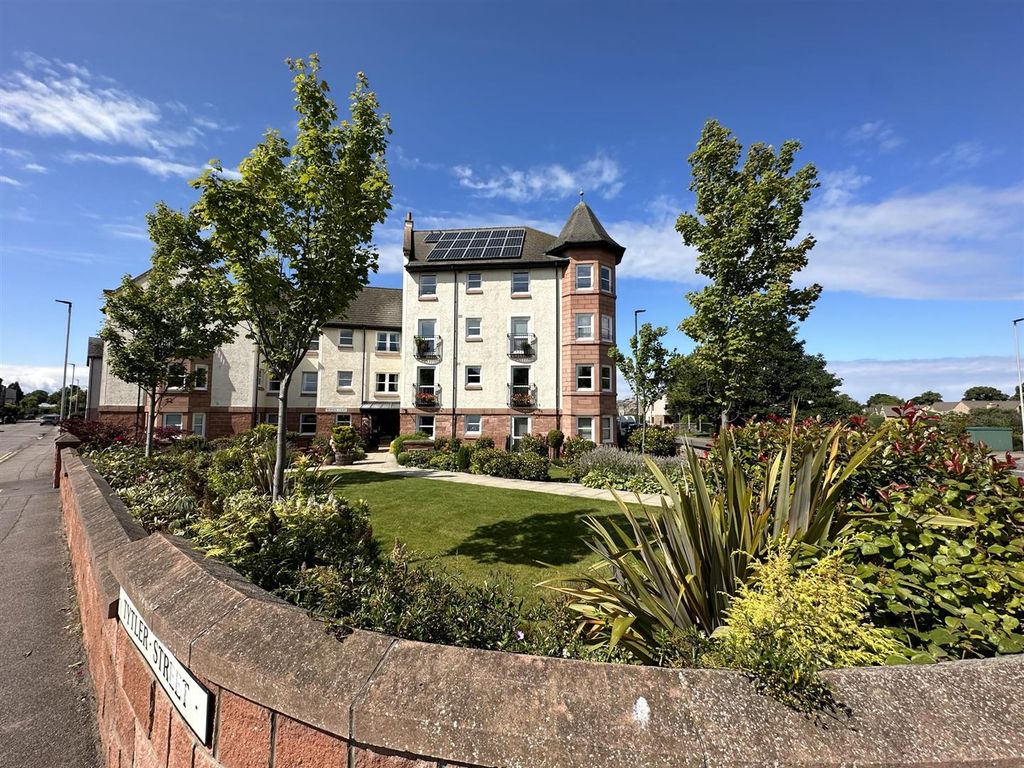 1 bed flat for sale in Market Street, Forres IV36, £100,000