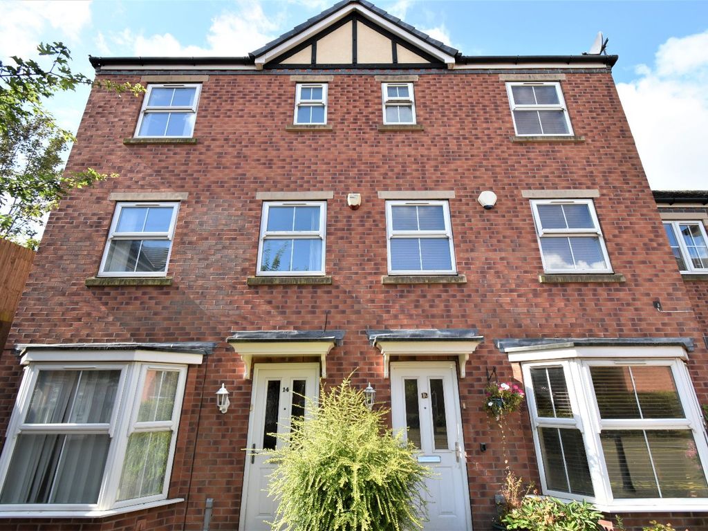 3 bed town house for sale in Creed Way, West Bromwich B70, £260,000