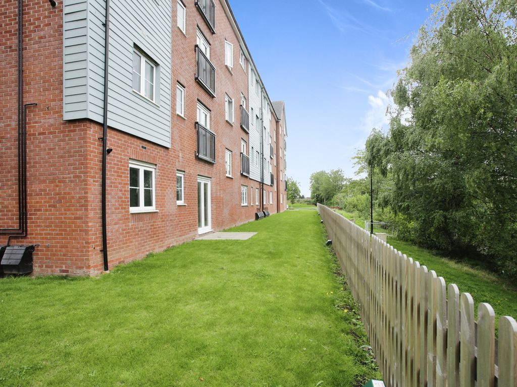 2 bed flat for sale in Owens Road, Coventry, West Midlands CV6, £150,000