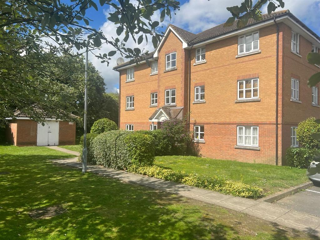 2 bed flat for sale in Millennium Close, Cowley, Uxbridge UB8, £259,950