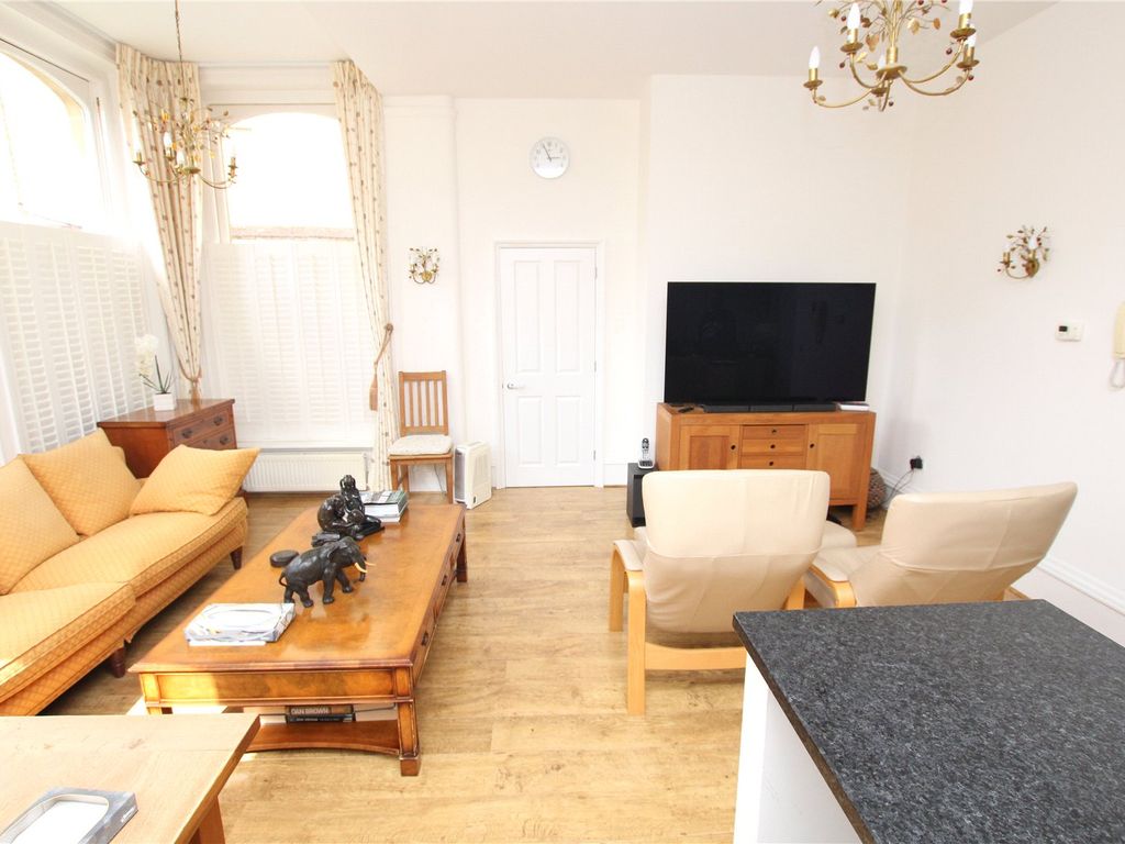 2 bed flat for sale in High Street, Brackley NN13, £299,950