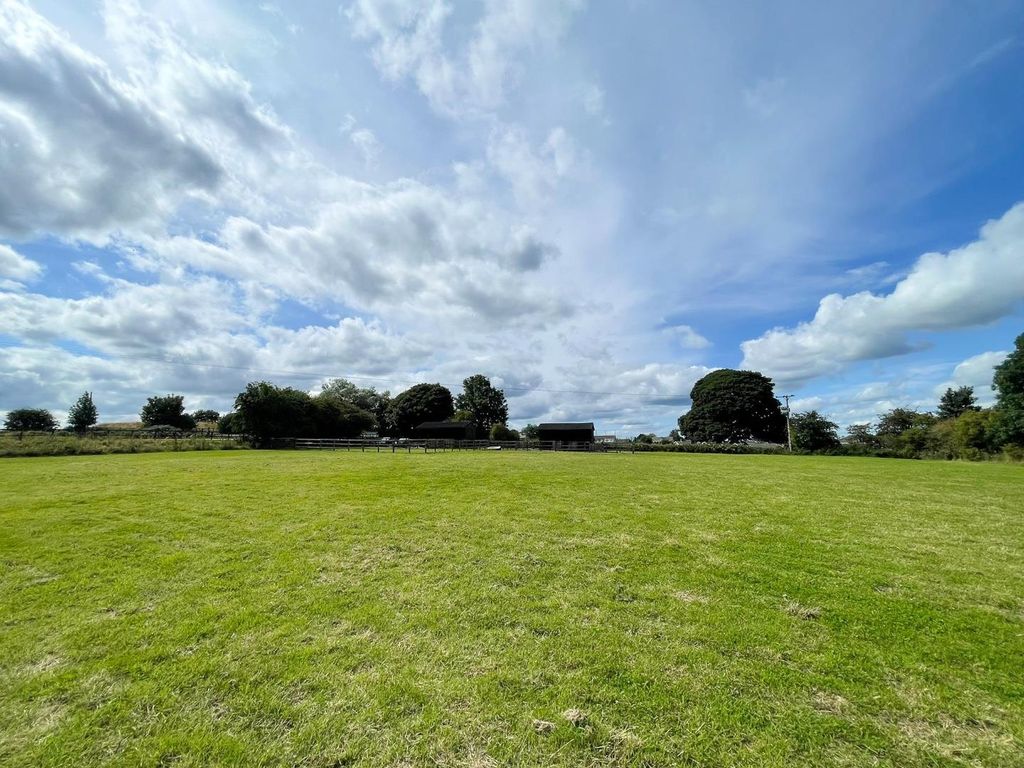 Land for sale in Smithy Lane, Overton, Wakefield WF4, £250,000