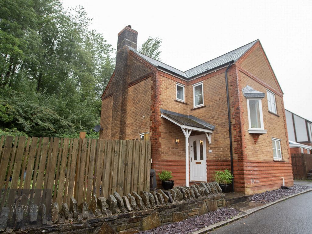 3 bed detached house for sale in Hafod Lane, Victoria NP23, £269,995