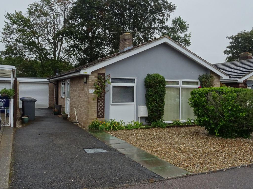 2 bed bungalow for sale in Churchill Avenue, Newmarket CB8, £300,000