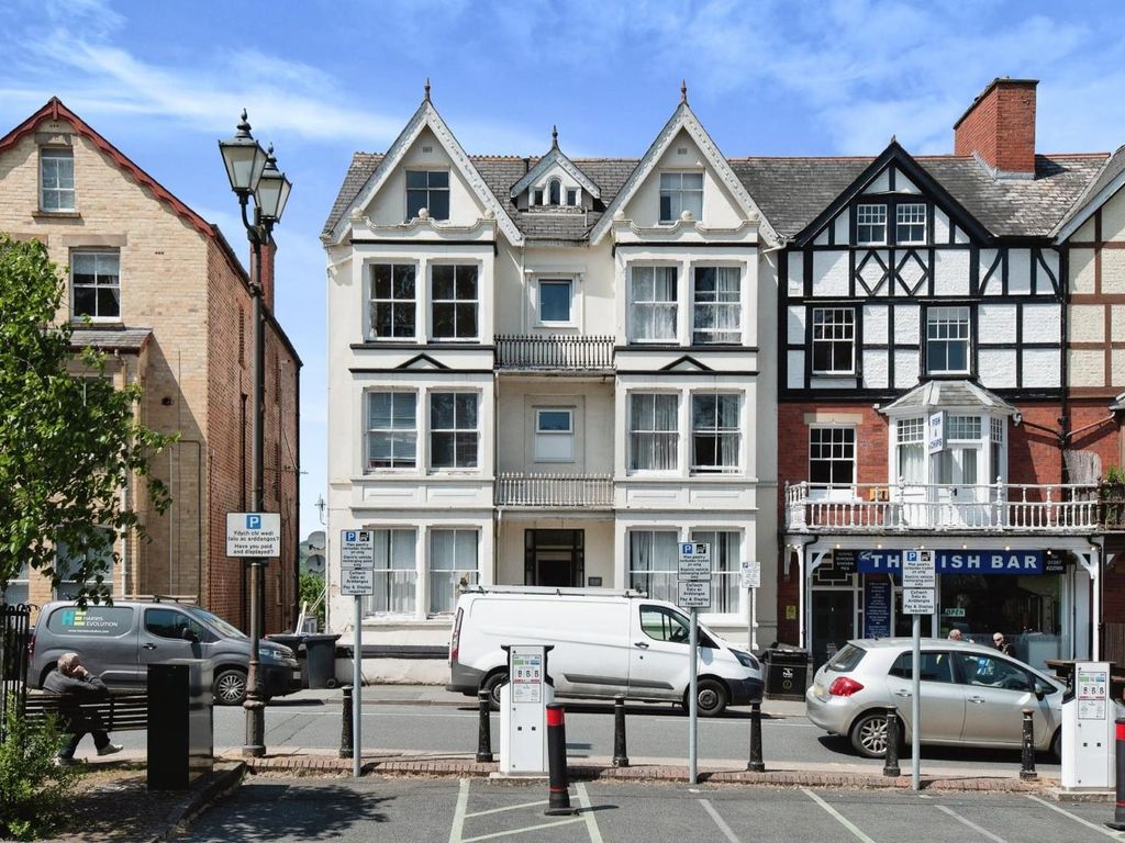 2 bed flat for sale in The New Central, High Street, Llandrindod Wells LD1, £69,000