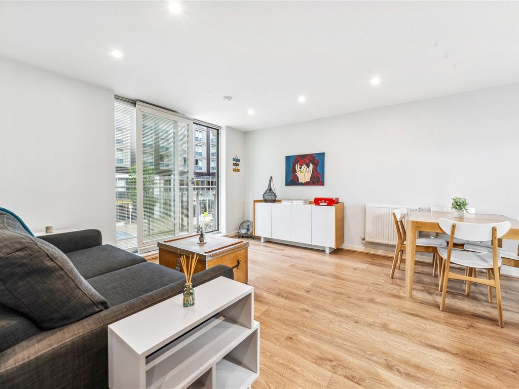1 bed flat for sale in Burgoyne House, Ealing Road TW8, £325,000