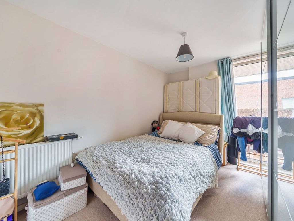 1 bed flat for sale in Evan House, Canning Town, London E16, £295,000