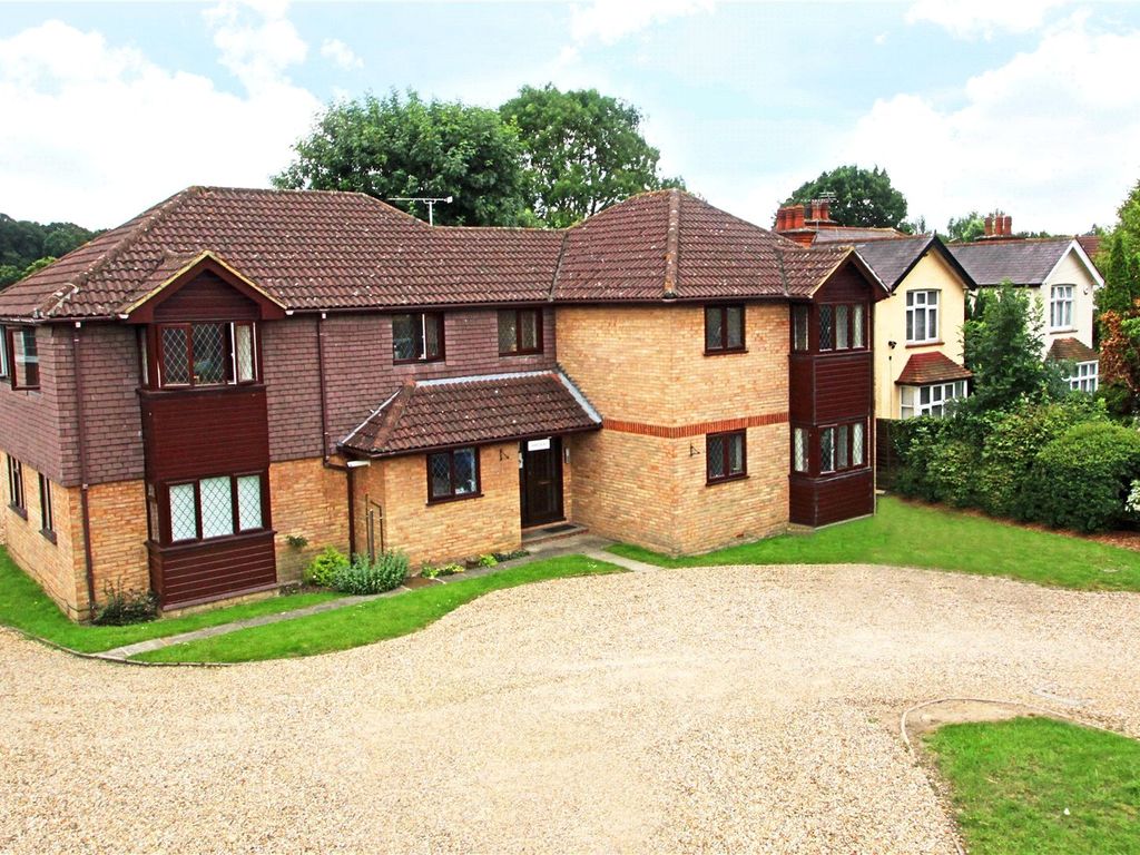 1 bed flat for sale in Ash Court, Liberty Lane, Addlestone, Surrey KT15, £219,950