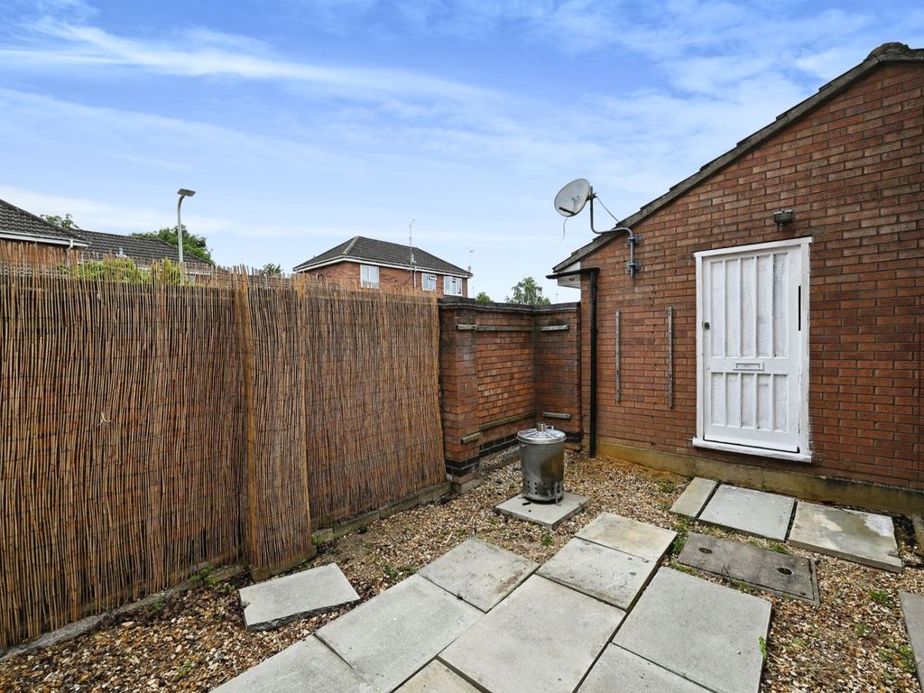 1 bed terraced house for sale in Lalande Close, Wokingham RG41, £280,000