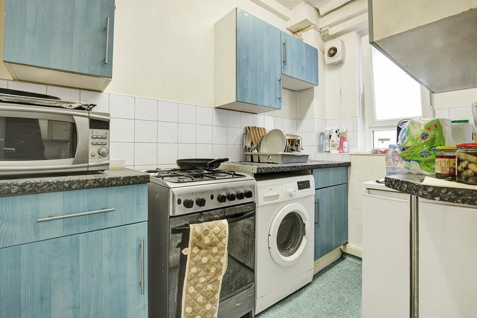 Studio for sale in Kirby Estate, Southwark Park Road, London SE16, £225,000