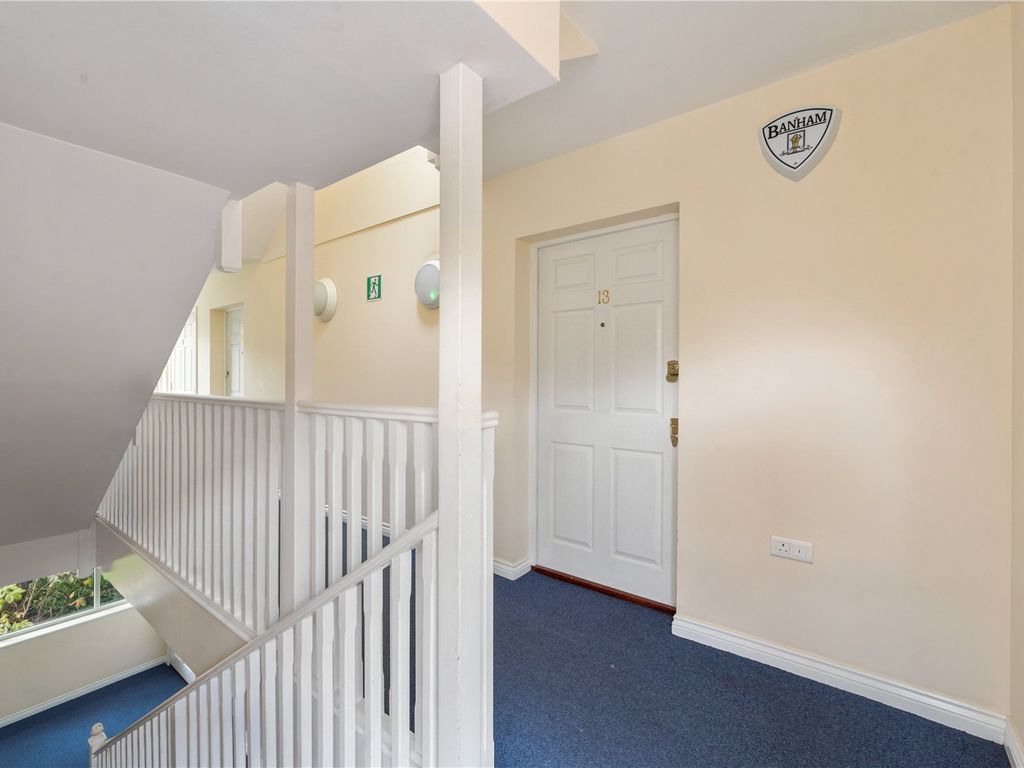 2 bed flat for sale in Eaton Road, Sutton SM2, £325,000