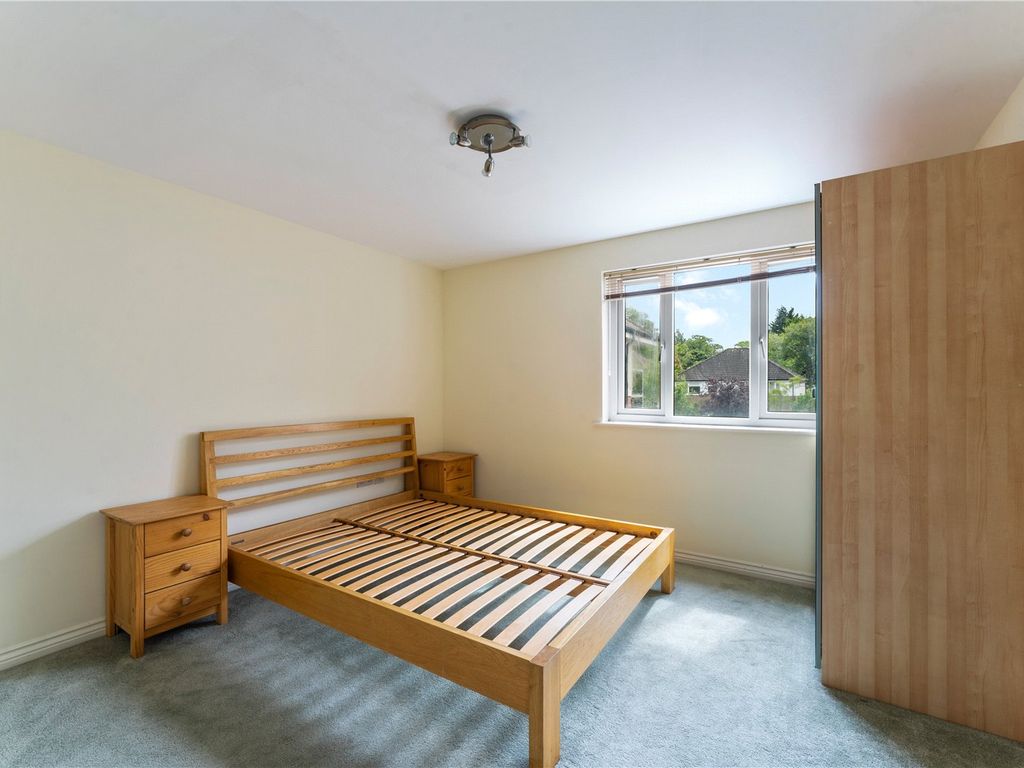 2 bed flat for sale in Eaton Road, Sutton SM2, £325,000