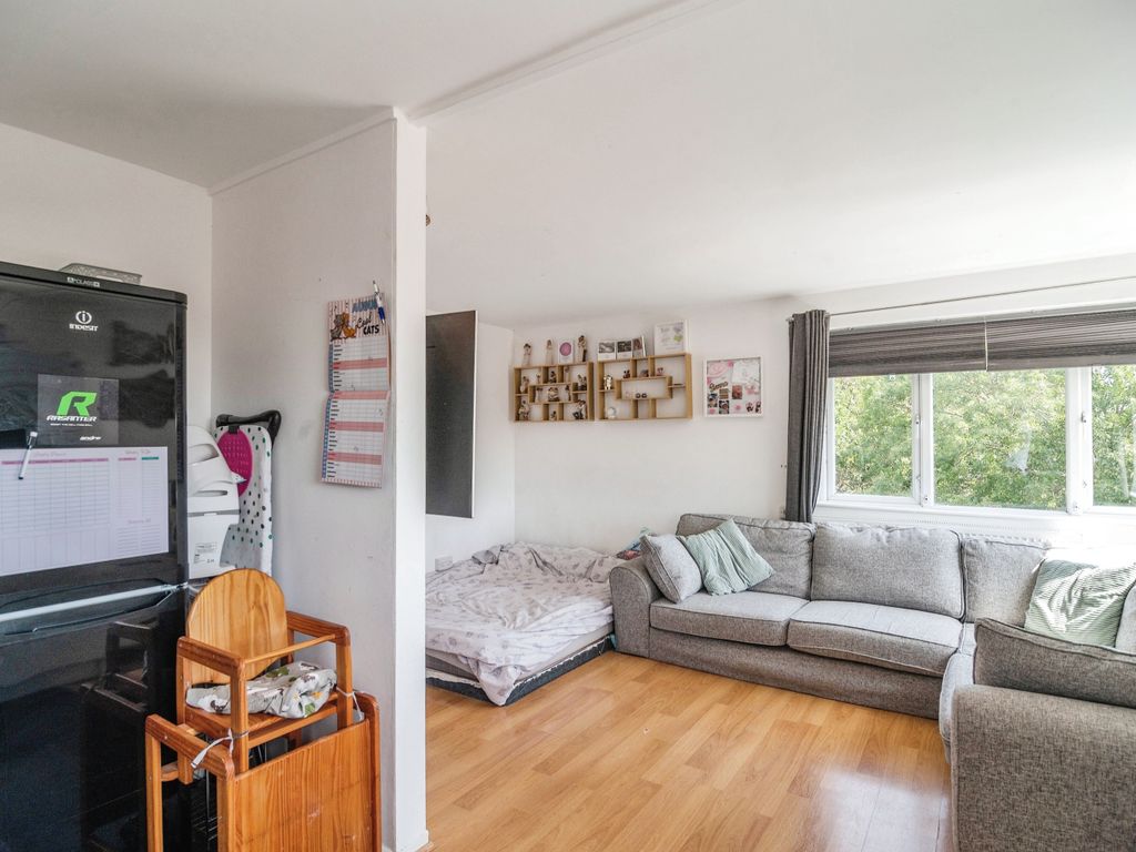 1 bed flat for sale in Spire Road, Basildon SS15, £175,000