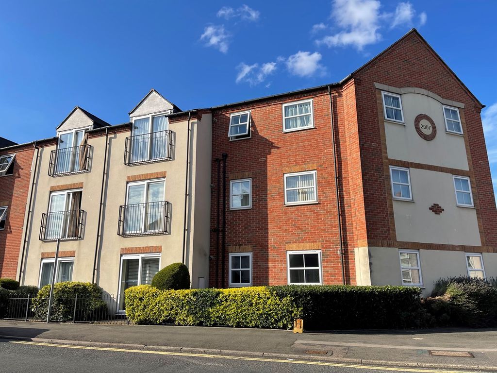 2 bed flat for sale in Finings Court, Burton-On-Trent DE14, £109,950