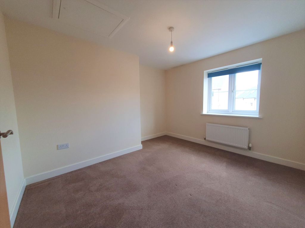 2 bed flat for sale in Raleigh Road, Yeovil BA21, £180,000