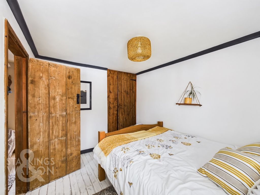 2 bed end terrace house for sale in High Street, Loddon, Norwich NR14, £200,000