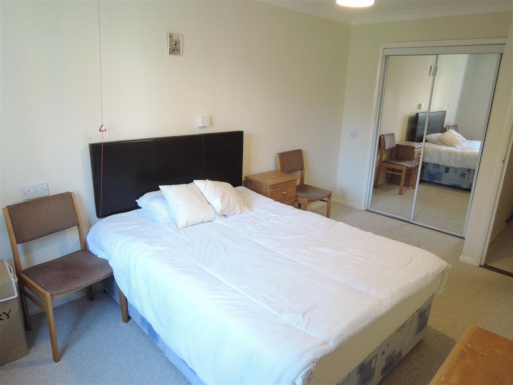 1 bed flat for sale in Maldon Road, Colchester CO3, £100,000