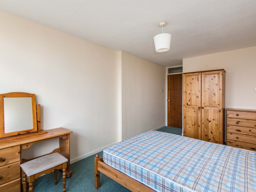1 bed flat for sale in Bassett Avenue, Southampton SO16, £120,000