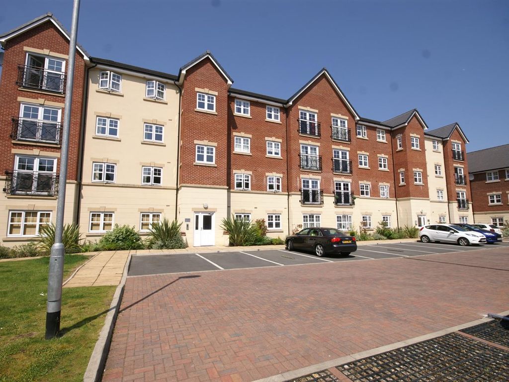 2 bed flat for sale in Astley Brook Close, Bolton BL1, £115,000