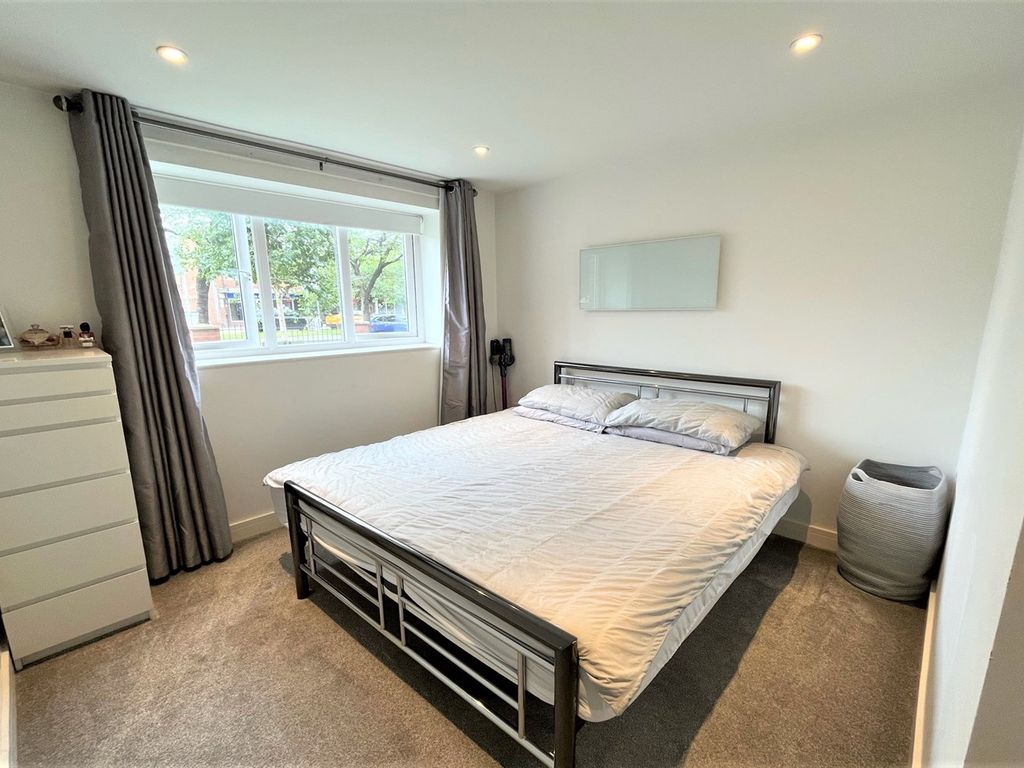 1 bed flat for sale in Gillbent Road, Gillbent Road, Cheadle Hulme, Cheadle SK8, £185,000