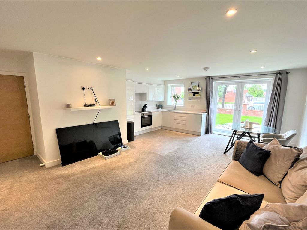 1 bed flat for sale in Gillbent Road, Gillbent Road, Cheadle Hulme, Cheadle SK8, £185,000