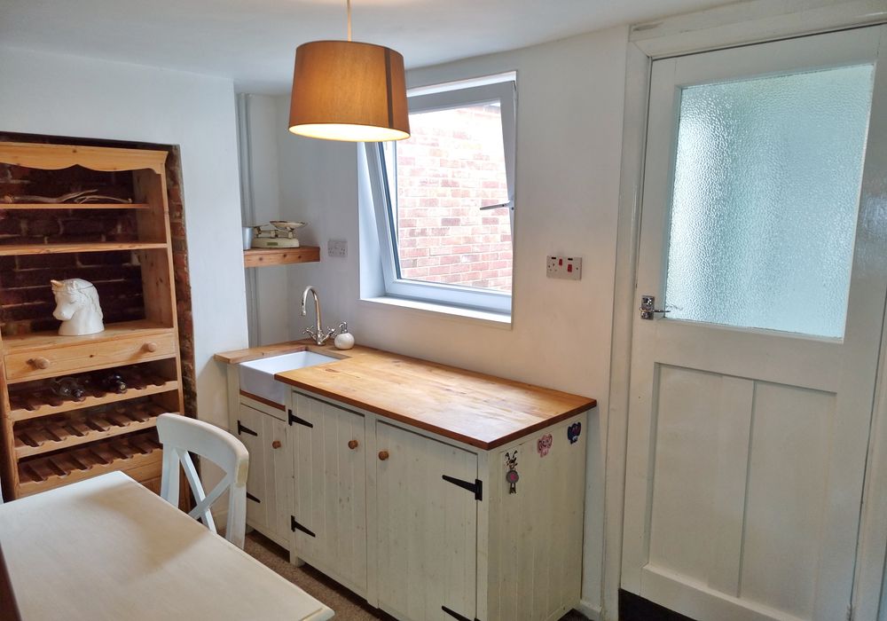 2 bed terraced house for sale in Southampton Road, Southampton SO40, £275,000