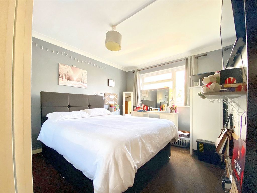 2 bed flat for sale in Westergate Road, London SE2, £270,000