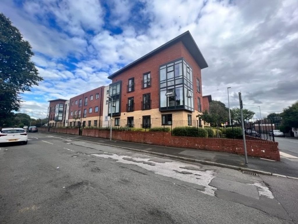 3 bed flat for sale in Lower Broughton Road, Salford M7, £230,000