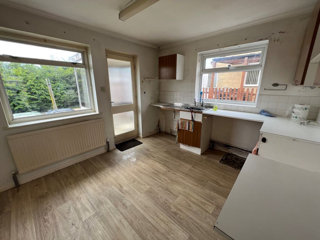 2 bed semi-detached bungalow for sale in Claremont Avenue, Gillingham SP8, £200,000