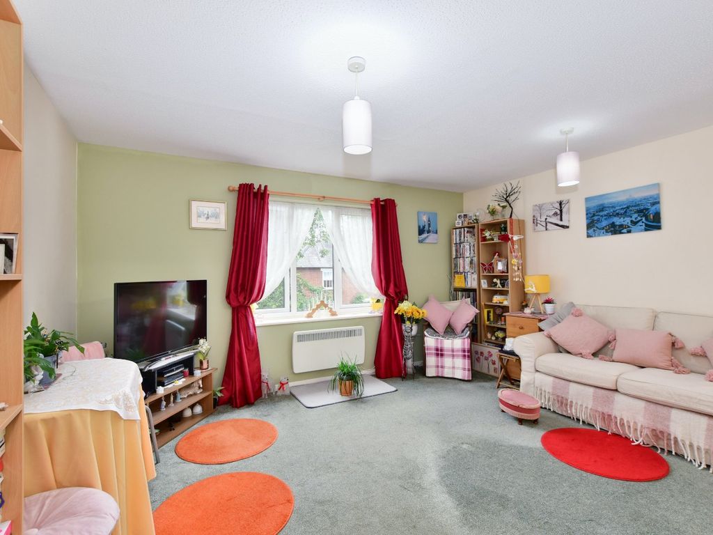 1 bed flat for sale in The Grange, High Street, Abbots Langley WD5, £200,000