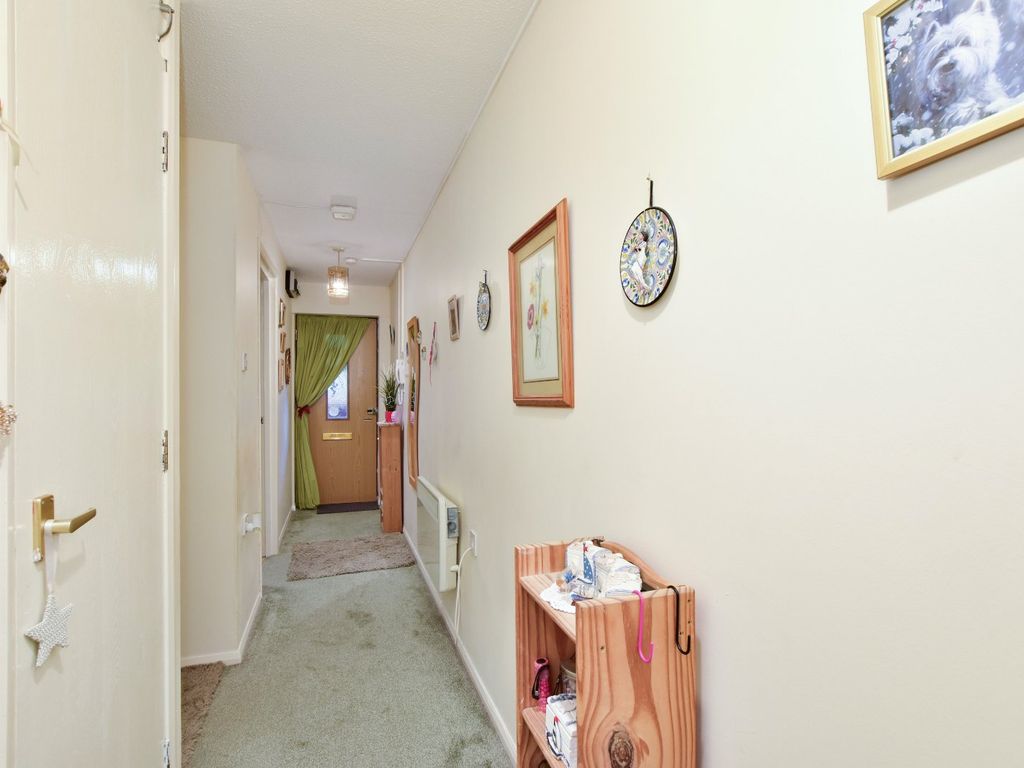 1 bed flat for sale in The Grange, High Street, Abbots Langley WD5, £200,000