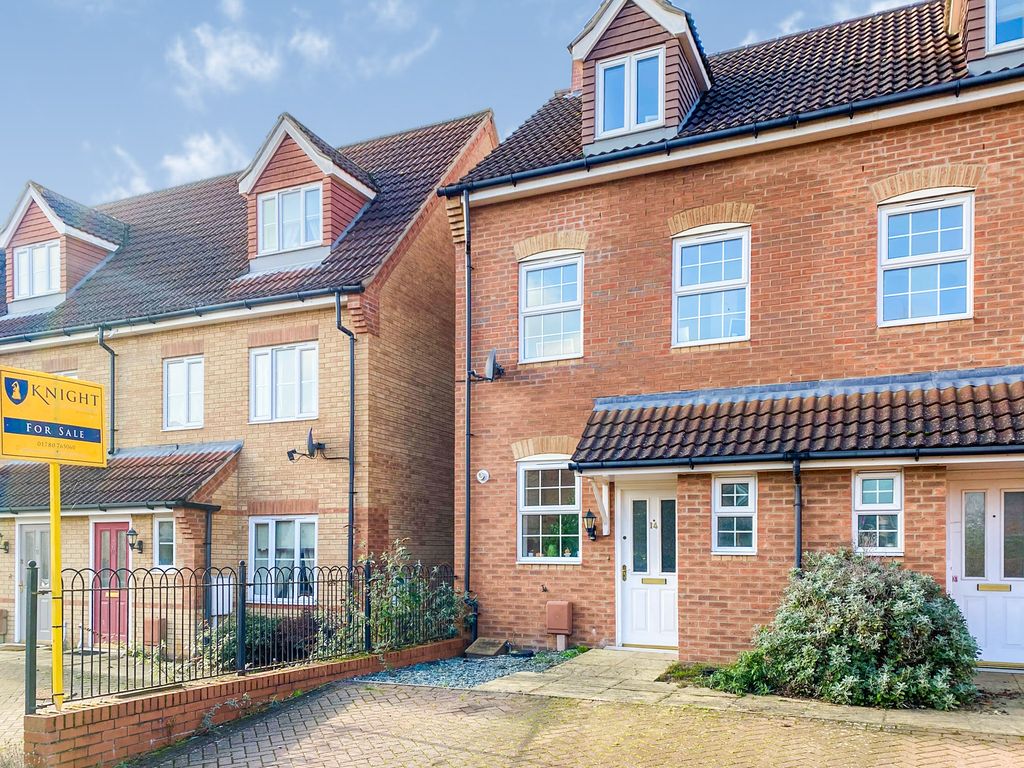 3 bed town house for sale in Ravel Close, Stamford PE9, £270,000