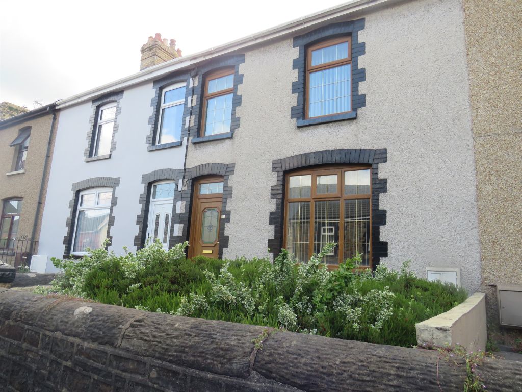 3 bed terraced house for sale in Bridgend Road, Llanharan, Pontyclun CF72, £125,000