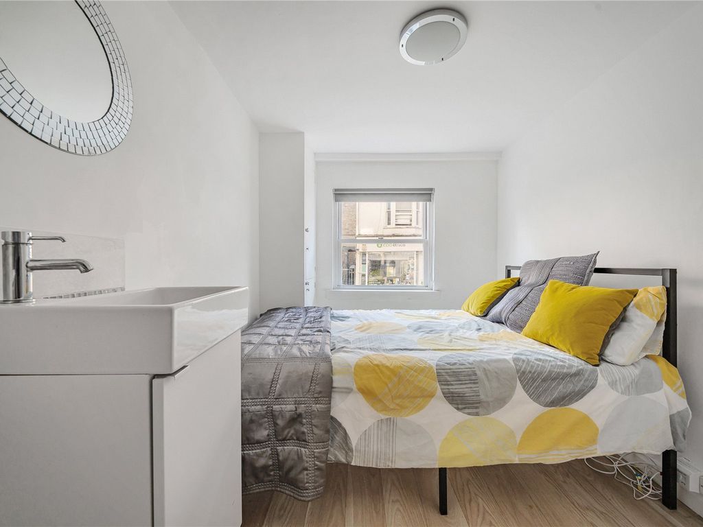 2 bed flat for sale in St James's Street, Brighton, East Sussex BN2, £250,000