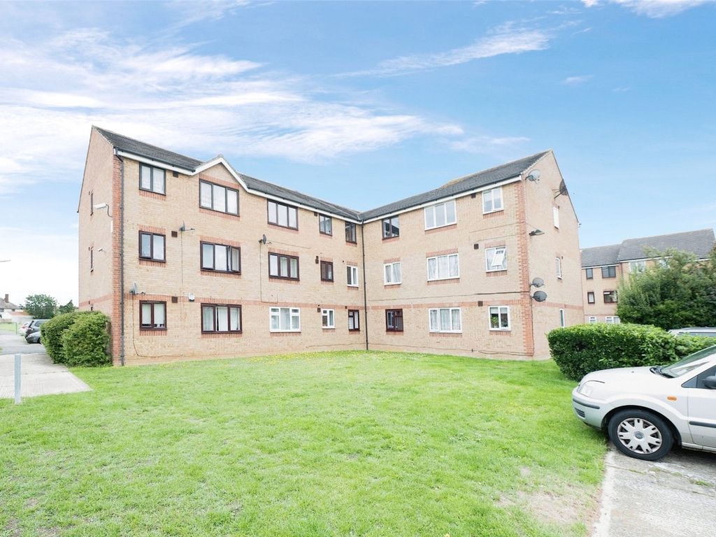 1 bed flat for sale in Danbury Crescent, South Ockendon, Essex RM15, £180,000