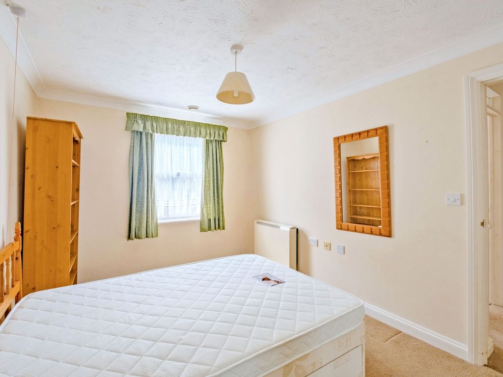 2 bed flat for sale in Back Lane, Keynsham BS31, £240,000