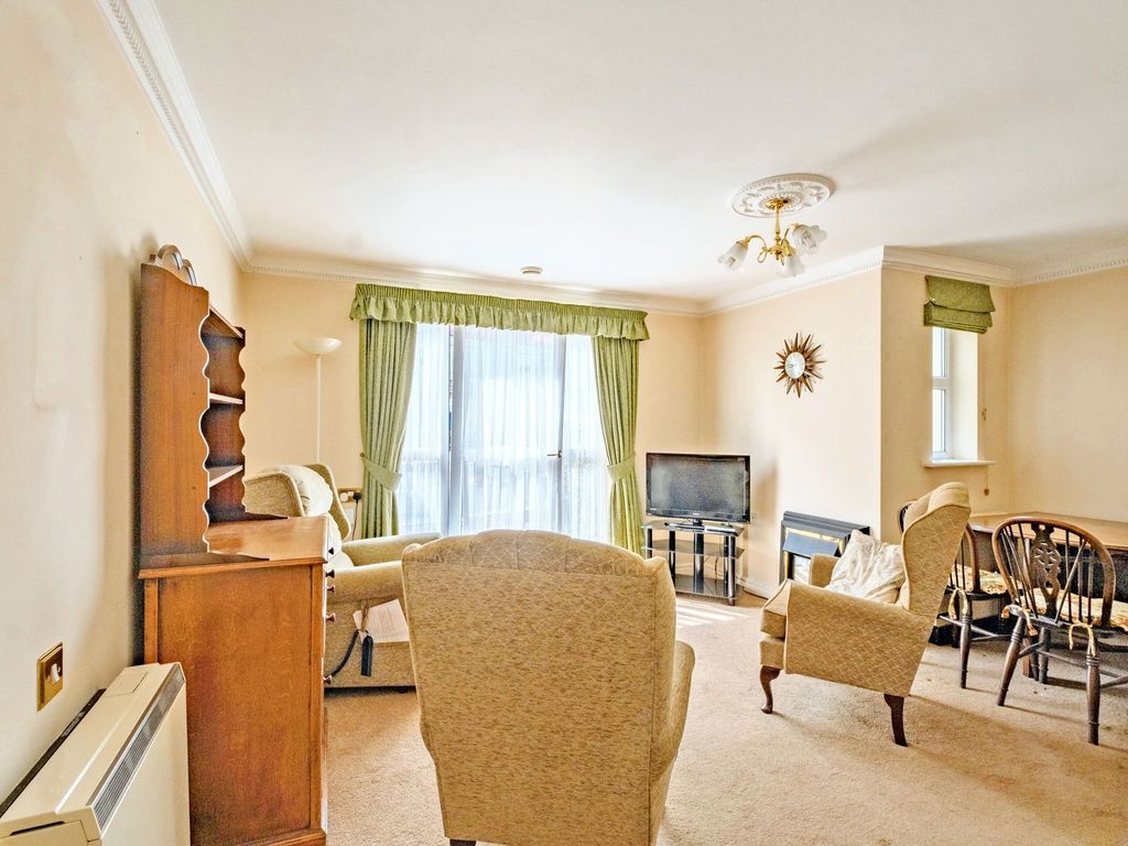 2 bed flat for sale in Back Lane, Keynsham BS31, £240,000