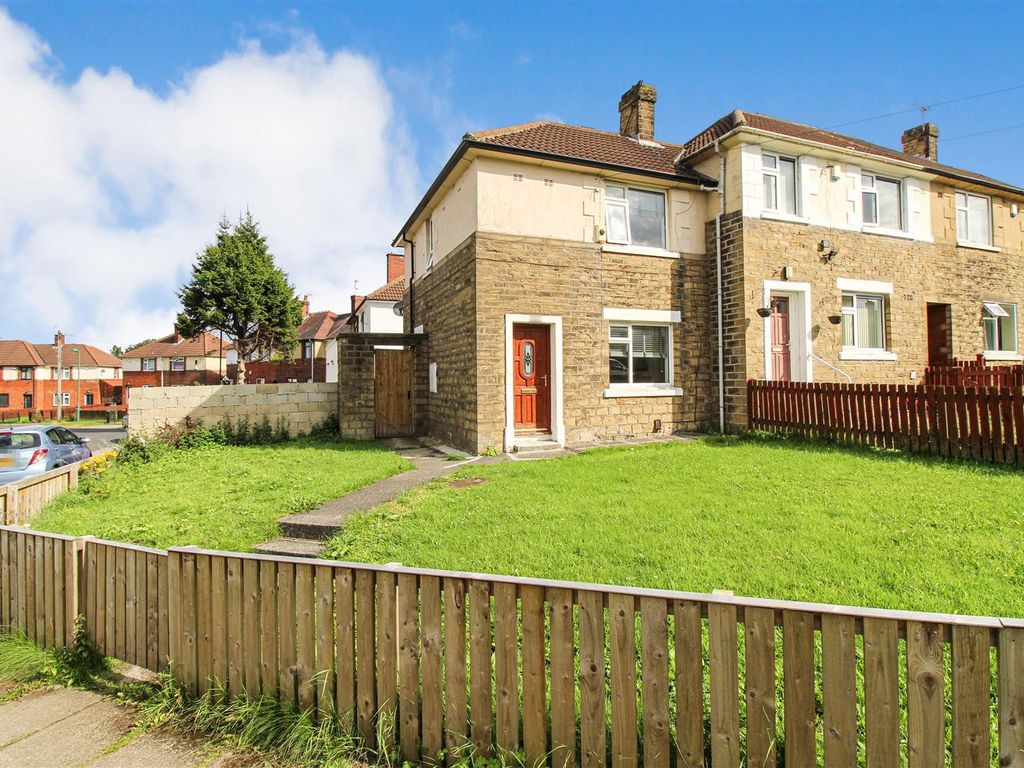 2 bed end terrace house for sale in Canterbury Avenue, Bradford BD5, £130,000