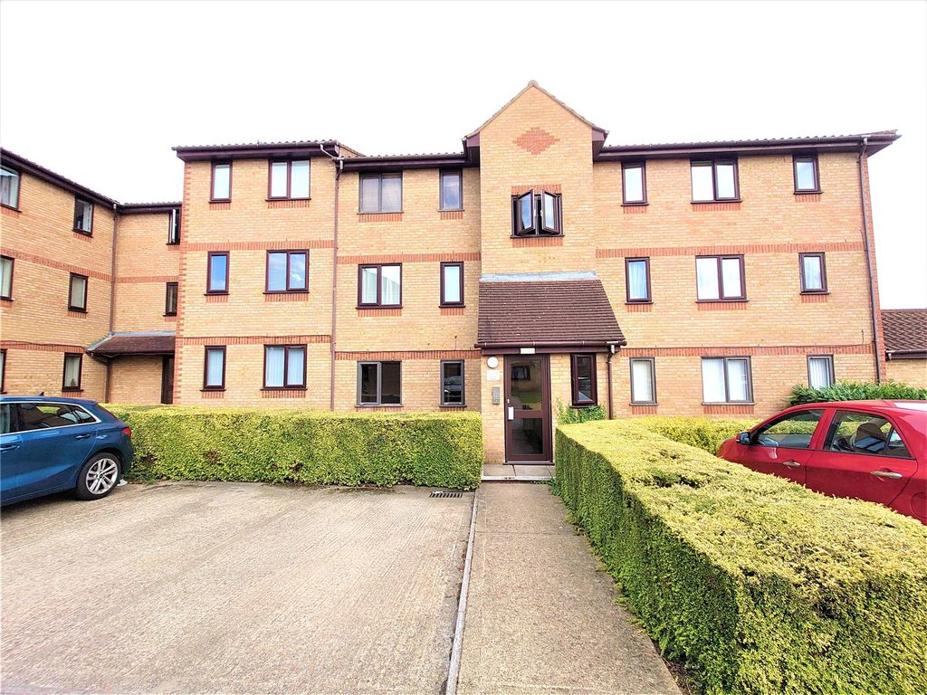 1 bed flat for sale in Lowestoft Drive, Slough, Berkshire SL1, £155,000