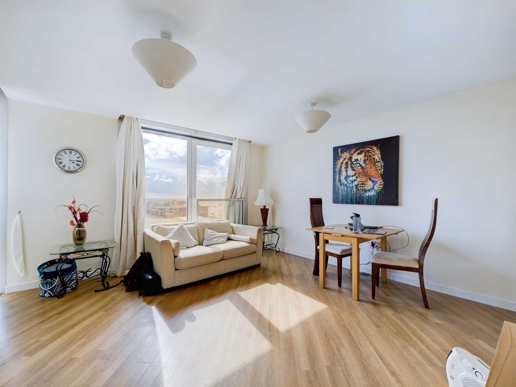 1 bed flat for sale in Manhattan House, 401 Witan Gate MK9, £180,000