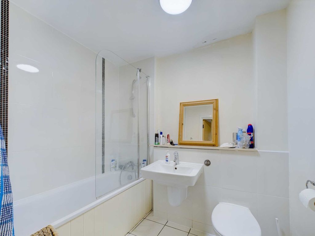 1 bed flat for sale in Manhattan House, 401 Witan Gate MK9, £180,000