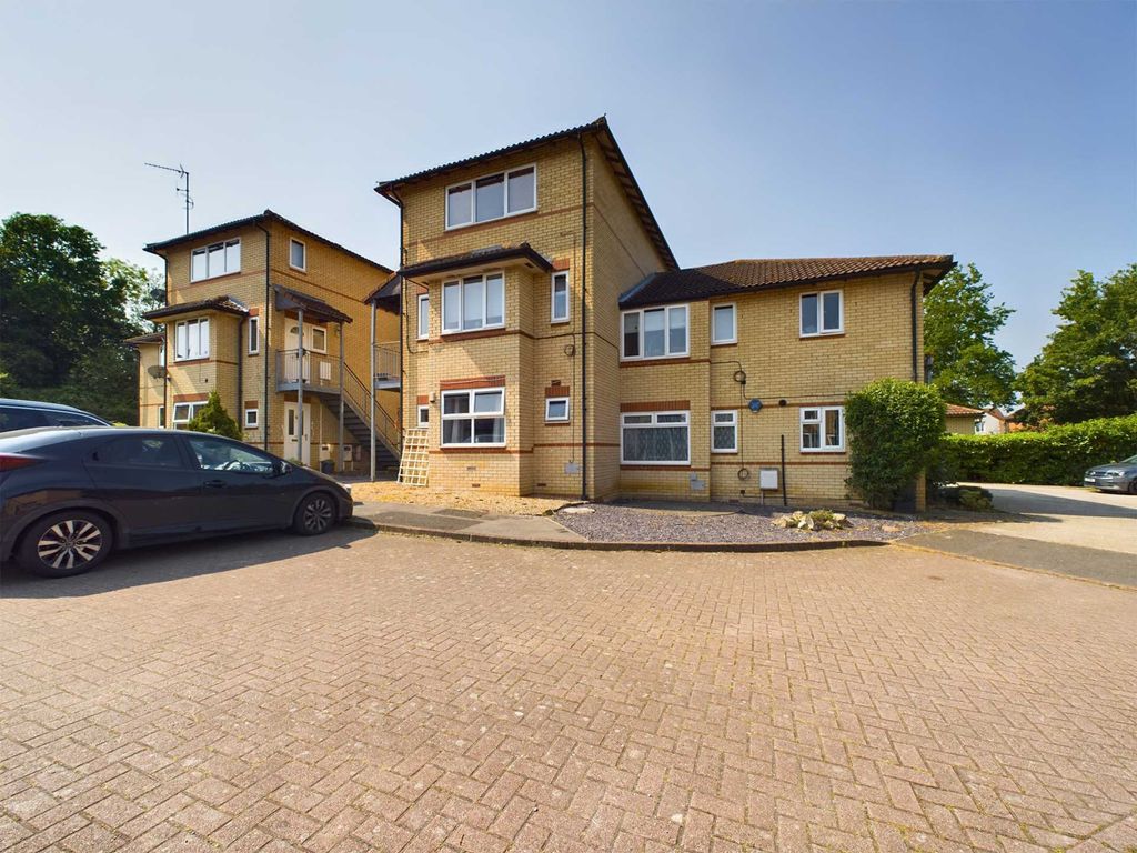 2 bed maisonette for sale in Banktop Place, Emerson Valley MK4, £64,750