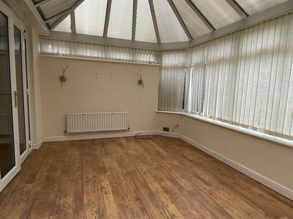 3 bed semi-detached house for sale in Finch Close, Woodville, Swadlincote DE11, £179,950