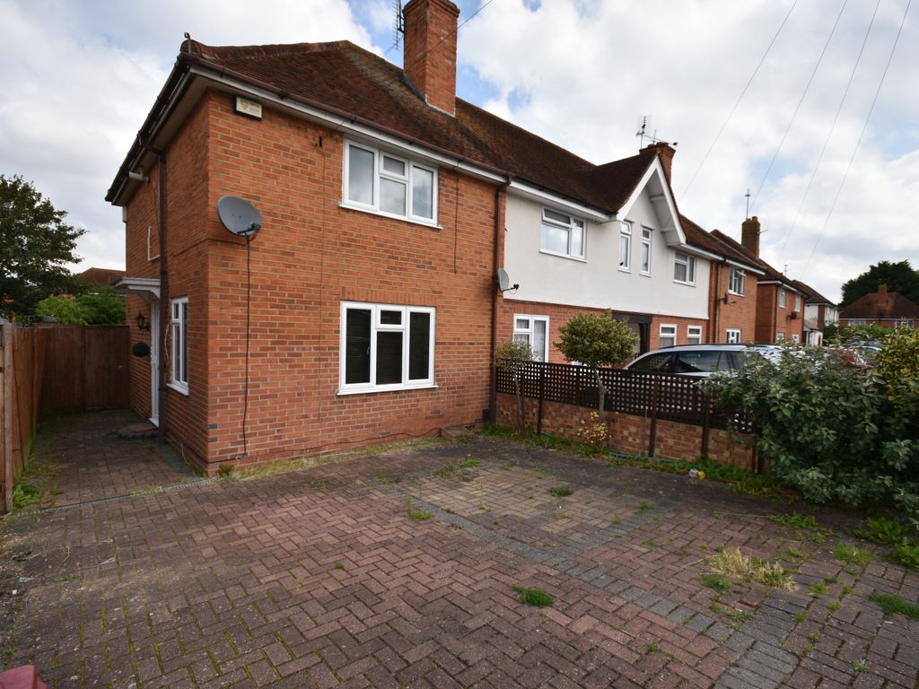 2 bed end terrace house for sale in Chagford Road, Reading RG2, £300,000